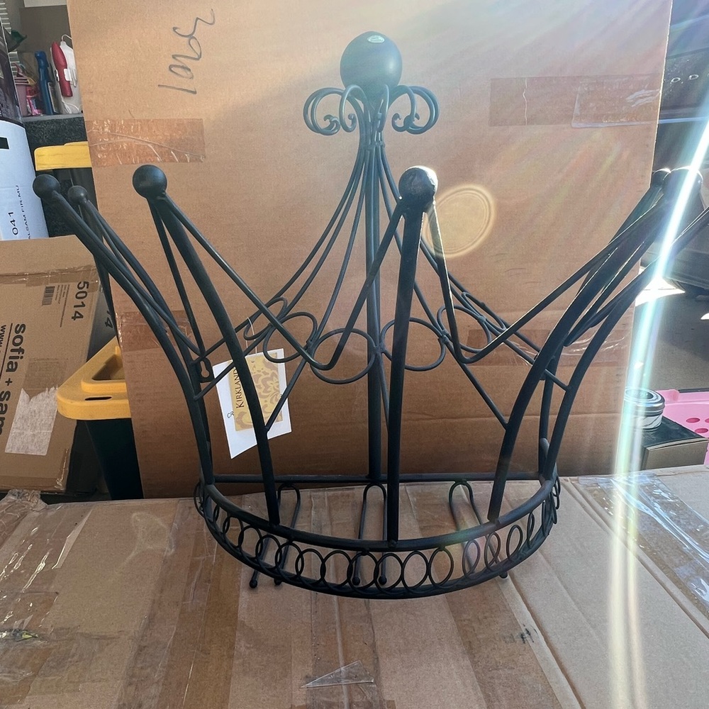 Crown wine glass holder 🍷